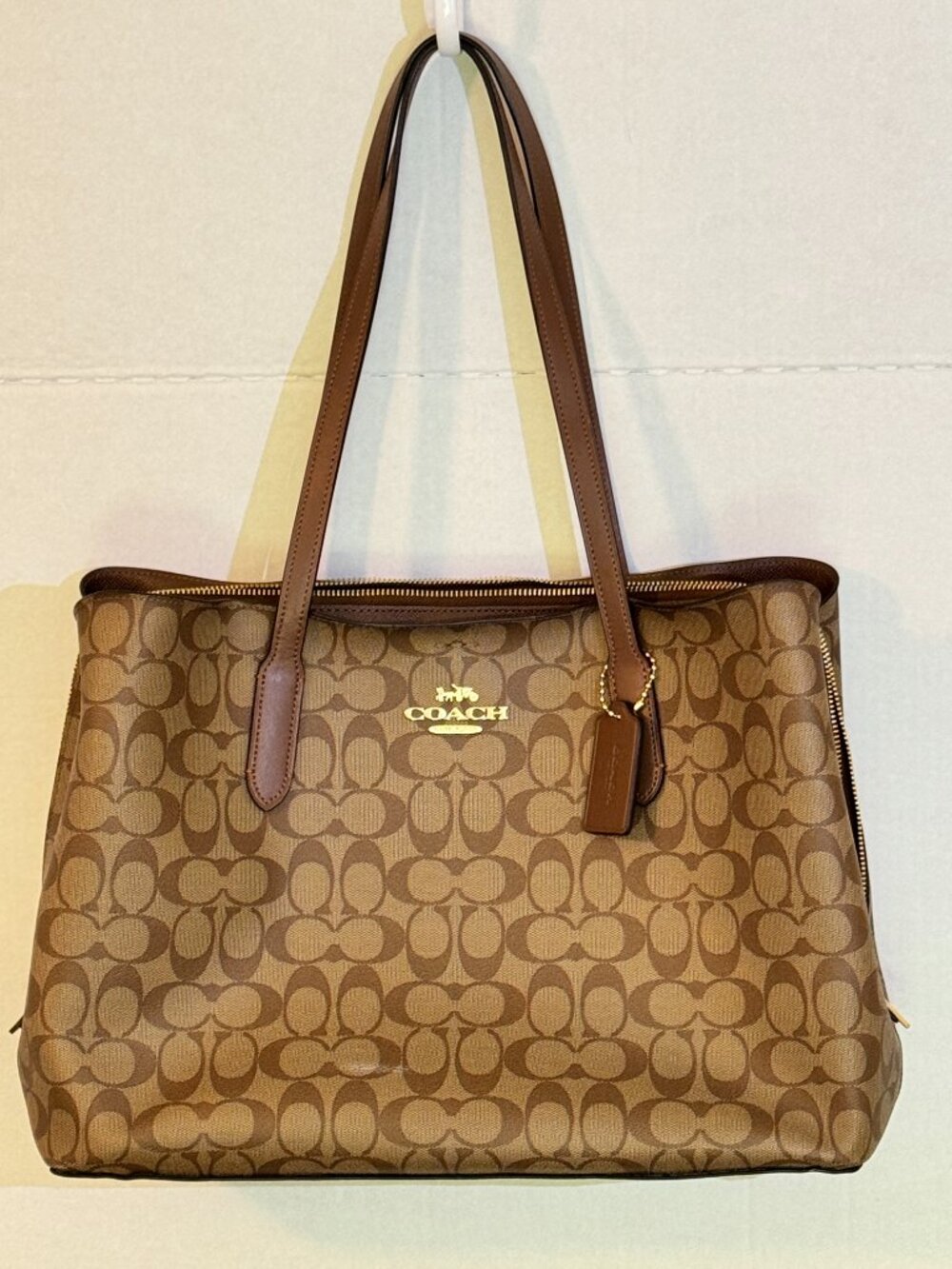 Coach Avenue Carryall Large Signature Canvas Tote Bag - Brown Pre-owned - Picture 2 of 9